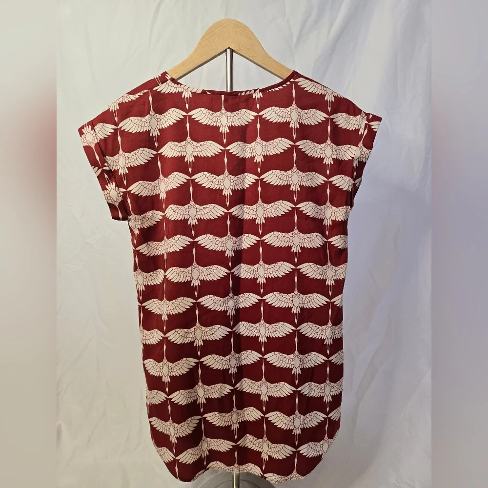 Express XS Red Bird Print V-Neck Blouse - Picture 3 of 4